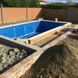 Piscine Extérieure à Coque : Élégance et Facilité d'Entretien Réunies Saint-Senoux