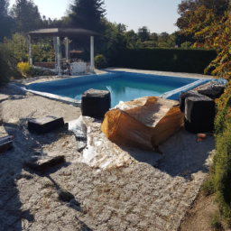 Accessoires et Produits d'Entretien : Astuces et Solutions pour une Piscine Impeccable Ponchon